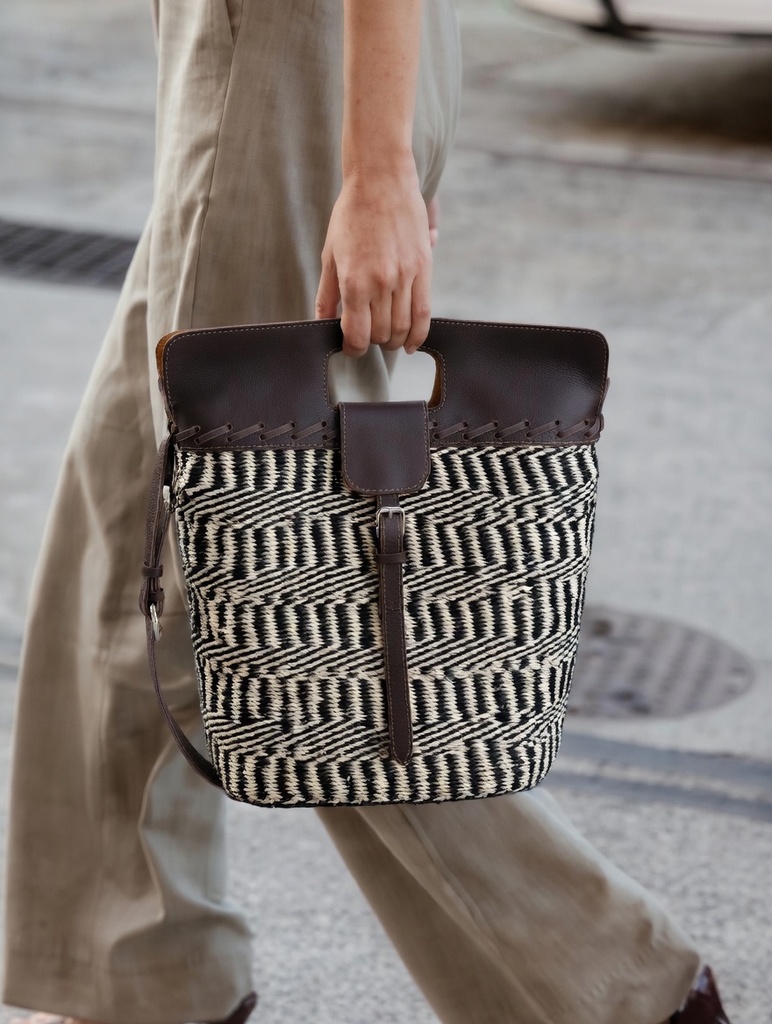 Raffia torba earthy