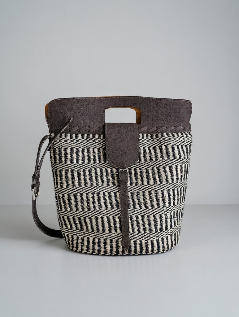 Raffia torba earthy